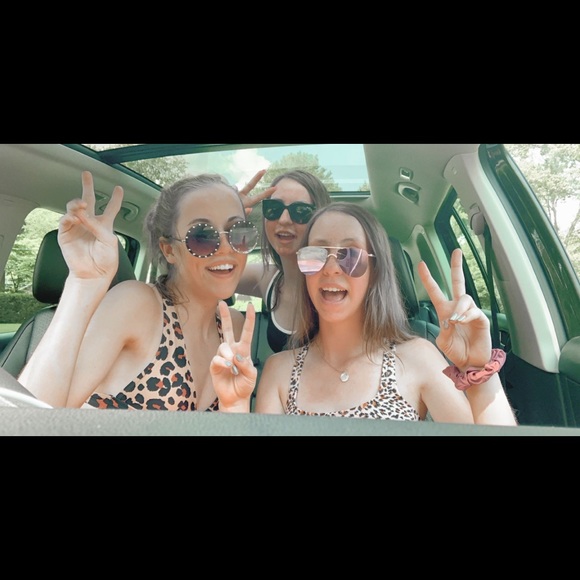 Meet your Posher, Emily - Picture 4 of 4